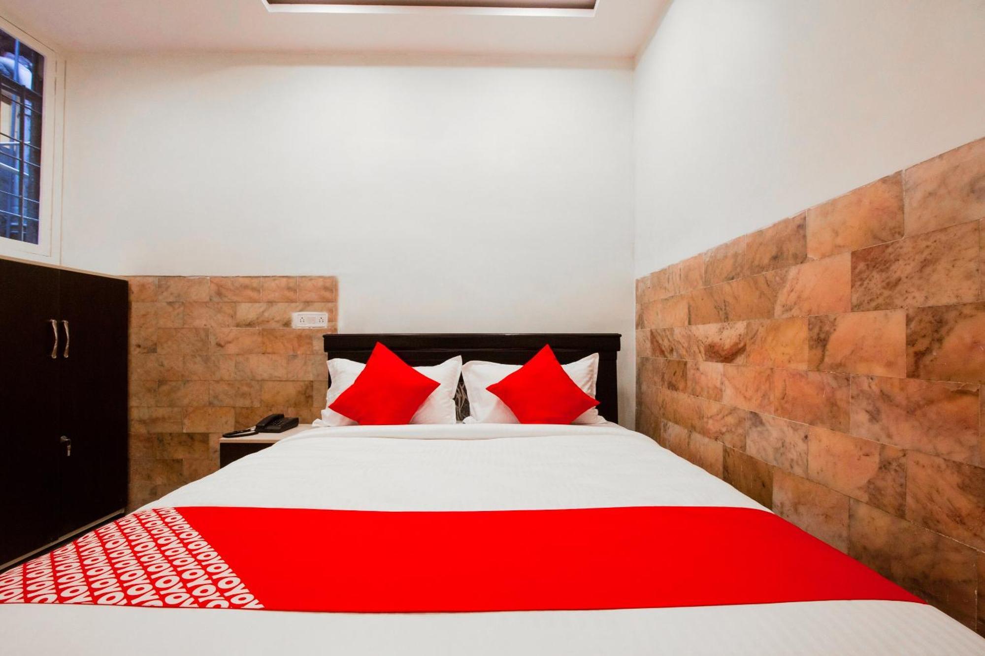 Super Hotel O Holiday Rani Gunj Opp Punjab National Bank Secunderabad Exterior photo